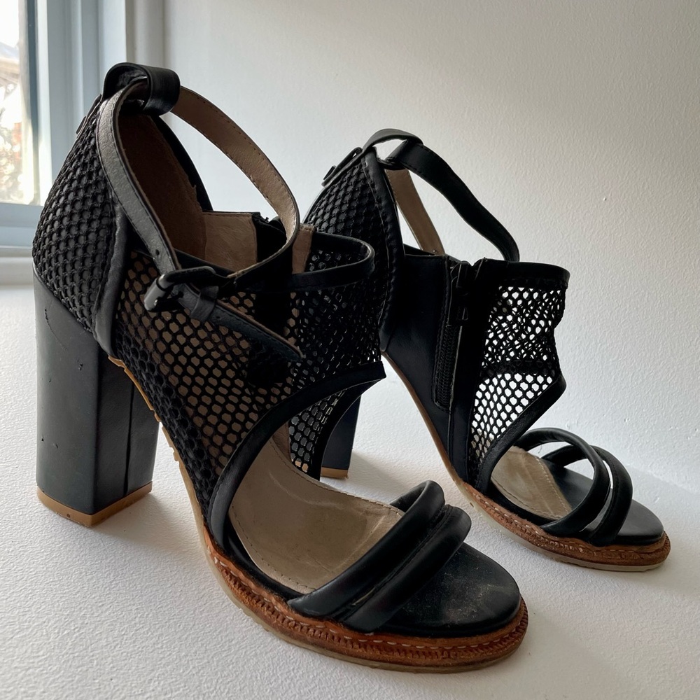 RUDSAK black high heels, leather sole, size 38 ( like a 8).  Strong & gorgeous!